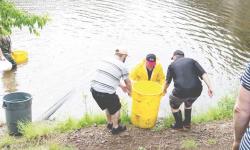 Lancement d&#039;une opération d'ensemencement de poissons